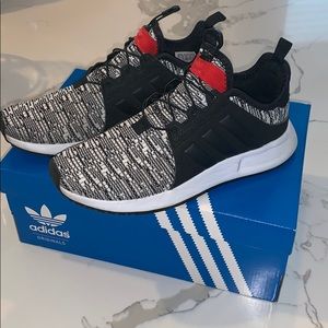 Adidas YOUTH SIZE 5.5 / WOMENS 7
